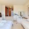 The Charming Waterfront Retreat, with a swimming pool & direct access to the sea, ideal for large families, or a group of friends