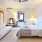 The Charming Waterfront Retreat, with a swimming pool & direct access to the sea, ideal for large families, or a group of friends