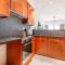 Central Park Tower DIFC - 10 Minutes Walk to Metro - Spacious 1BDR - Dubaj