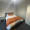 Perfect for NHS Staff & Contractors - Fast WiFi - 1 Bedroom in 4 Bedroom House CD1