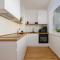 Sunshine Apartment Complex with a Pool by the Beach - Mandre, Pag - Mandre