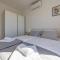 Sunshine Apartment Complex with a Pool by the Beach - Mandre, Pag - Mandre