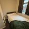 Perfect for NHS Staff & Contractors - Fast WiFi - 1 Bedroom in 4 Bedroom House CD4