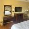 Econo Lodge Inn & Suites Southeast