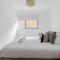 Contemporary 2BD Flat w Patio in East London - Londýn