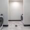 Modern High-Rise Apartment - 1 - تولسا