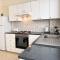 Serenity Sunset Holiday Apt - Larnaca