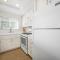 3BR Home Steps from Shops, Pier and Beach - 纽波特海滩