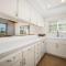 3BR Home Steps from Shops, Pier and Beach - 纽波特海滩