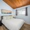 3BR Home Steps from Shops, Pier and Beach - 纽波特海滩