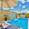 Luxury Villa W Pool & Spa 5 BEDROOMS