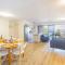 Florentine, 7 11 Columbia Close - wifi, air conditioned unit with fantastic views of Little Beach