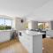 Stylish 2-Bed Camperdown Apartment with Balcony