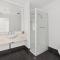 Stylish 2-Bed Camperdown Apartment with Balcony