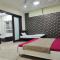 Family Double Deluxe With WiFi and AC near Airport - Iszlámábád