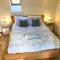 Cosy Karibu cottage with stunning canal views - Cairnbaan