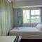 Quiet Low Level Lake View 3BRs Lippo Cikarang EJIP -Min Stay 3 Nights- - 贝克西