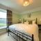 Spacious 4BR Retreat for 8 - Unstone