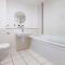 Stylish City Centre Apartment - Home From Home With Fully-Equipped Kitchen, Smart TV, Netflix, Superfast WiFi, Free Parking, Self Check-In - By Brightleap Apartments
