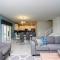 8912 Amazing Spacious Home - Davenport