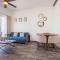 Stylish Condo with Pools Gym Sunset Bay Views - 拉巴斯