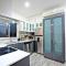 Stylish Condo with Pools Gym Sunset Bay Views - 拉巴斯