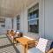 Modern Coastal Escape with Fire Pit & Pool Access - 因莱特海滩