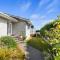 Seaside Weekender - New Plymouth Holiday Home - New Plymouth