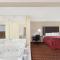 Days Inn by Wyndham College Station University Drive