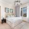 Bespoke Holiday Homes - 2BR Apartment with Riva Beach Club Access, Al Nabat - Дубай