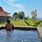 A Mango Tree House with a private swimming pool - Tegallengah