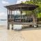 Bel Cove -Seaside Serenity with Private Beach, Pool & Air-Conditioning - Bluefields