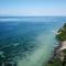Bel Cove -Seaside Serenity with Private Beach, Pool & Air-Conditioning - Bluefields