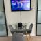 Serene Modern Home Backdoor with great WiFi, games, movies, patio seating and bbq Easy Access to North Joshua Tree National Park in 10 minutes