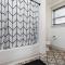 Fun Backyard Close to Downtown Pet Friendly 4BDRM - Des Moines
