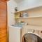 3 Mi to Marietta Square Hot Tub Haven with 2 Patios - 玛丽埃塔市