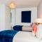 Modern 2BR Retreat in Southampton - Balcony, Free parking & Wifi - 南安普敦
