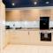 Modern 2BR Retreat in Southampton - Balcony, Free parking & Wifi - 南安普敦