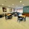Days Inn & Suites by Wyndham Madison