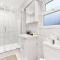 Convenient 1BR Flat with Kitchen, Perfect for Two! - 伦敦