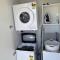 2BR-2BR-2Cars -CBD-Pool-sleeps 6