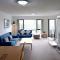 Sunny Braddon Apt near Civic - Hosted by Canstay