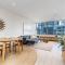 Superbly Convenient Lakefront View Apt - 金斯顿