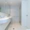 Superbly Convenient Lakefront View Apt - 金斯顿