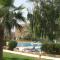 Kings Palace - spacious 2 bed, 2 bath with sea and pool views