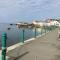 Lovely seafront 2 bedroom Apartment 4