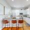 34 Compass Ct