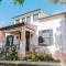 Fully Private 3 bdrm Suite The Winchester - 伯灵顿