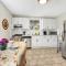 Private 2Bdrm Newly Renovated - Furnished apt - U3 - 伯灵顿