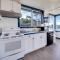 Fire Pit and River View Serene Stay in Seaside! - Seaside